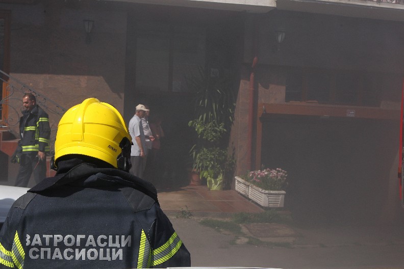 VATRENA STIHIJA GUTA DEPONIJU KOD SOMBORA Požar buknuo od ponoći, više od 10 vatrogasnih vozila na terenu