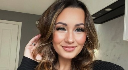 SITNA CRNA LINIJA NA NOKTU UMALO JE KOŠTALA ŽIVOTA Potresna ispovest majke troje dece, "nosila sam nadogradnju, a ispod se krio rak"