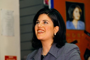 NIJE JOJ BIO DOVOLJAN SKANDAL SA KLINTONOM Monika Levinski otkrila novi blam, i to bez trunke stida, ljudi slušaju i ne veruju