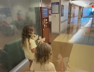 RAZNEŽIĆE VAS DO SUZA Tata otkrio deci da su dobili sestre bliznakinje, njihova reakcija topi i najtvrđa srca