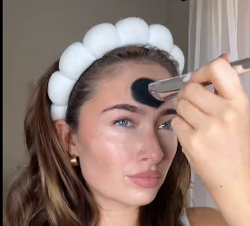 EFEKAT FEJSLIFTINGA OČAS POSLA  Bez igle i bolova - osvežite svoje lice, estetski hirurg vam neće biti potreban