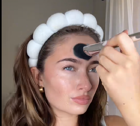 EFEKAT FEJSLIFTINGA OČAS POSLA  Bez igle i bolova - osvežite svoje lice, estetski hirurg vam neće biti potreban