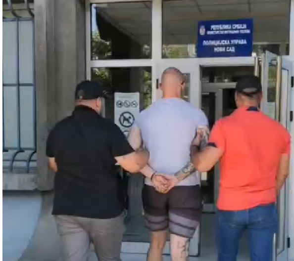 HAOS BLOKADERA DOLAZI NA NAPLATU! P.V. priveden u policijsku stanicu Novi Sad (VIDEO)