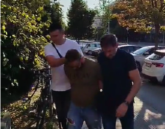 UHAPŠEN I BLOKADER D.K. ZBOG SINOĆNJEG HAOSA! Vandalizam, pretnje i uništavanje imovine (VIDEO)