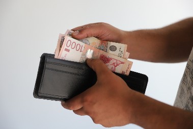 ŠTA JE ISPLATIVIJE Da li štedeti u evrima ili u dinarima? Računica je jasna