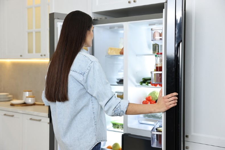 GENIJALNI SAVETI ZA DOMAĆICE Evo kako da frižider dihtuje kao prvog dana, a zamrzivač ostane bez leda!