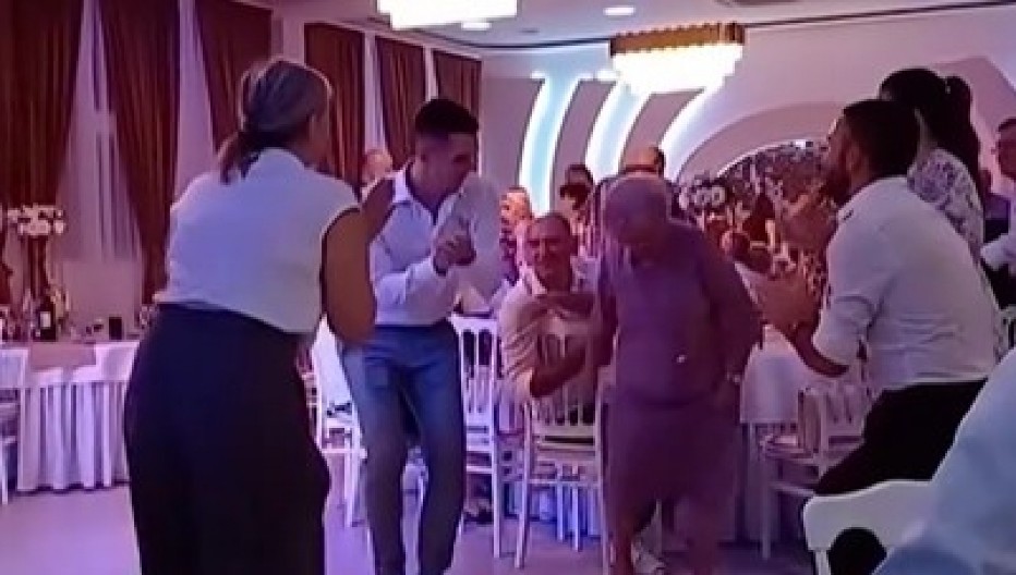 PRABAKA IZ SRBIJE NAPRAVILA ŠOU NA ROĐENDANU Izula se, pa đuskala kao tinejdžerka - gosti u neverici! (VIDEO)