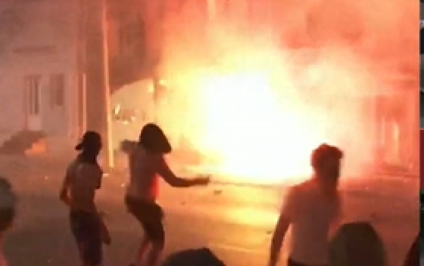 STRAVIČNE SCENE, VATRA I DIM U ZGRADI U VALJEVU Haos u režiji blokadera terorista! UGROŽENI LJUDSKI ŽIVOTI (VIDEO)