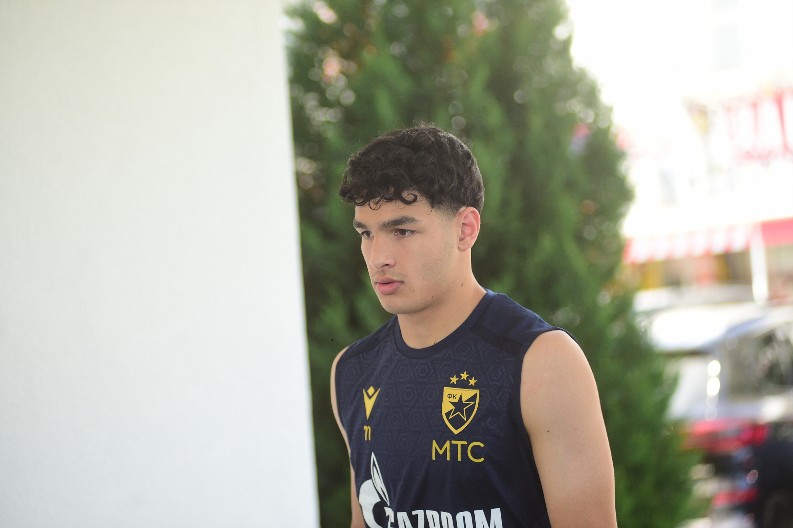 PRILIKA ZA VIŠE MINUTA Talentovani defanzivac Zvezde na dvojnoj registraciji