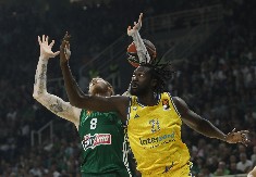 PRAVO NIOTKUDA Crveno-beli potpisali snažnog centra