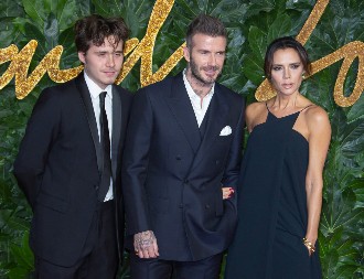 OSVETA ILI PORUKA? Psihoterapeut otkriva zašto je Nikol Pelc odvojila Bruklina od Dejvida i Viktorije Bekam