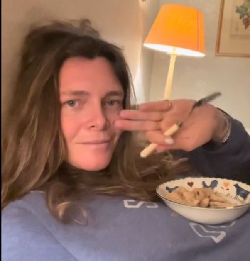 NE PERE ZUBE, NE TUŠIRA SE I NE KORISTI DEZODORANS Majka priznala da se NE KUPA NEDELJAMA, – fanovi joj poručuju ‘Nisi sama!’