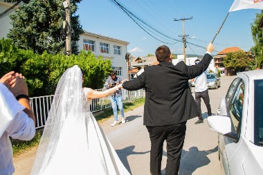 MLADENCI TRAŽILI SVADBU BEZ DECE, NASTAO HAOS ‘Moje dete nije dobrodošlo, ali mojih 300 evra jeste?’