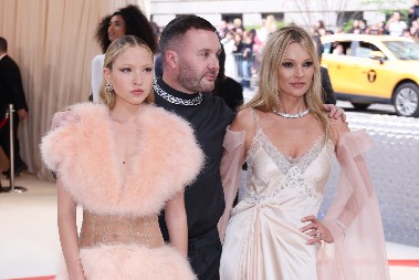 NEKADA ŽARILA MODNIM PISTAMA, DANAS JE NEPREPOZNATLJIVA Manekenka čarobne lepote danas izgleda kao baba, uništena, propala...