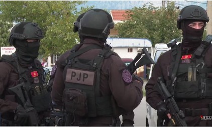 VELIKA POLICIJSKA AKCIJA U BARU: Razbijena mreža uličnih dilera droge