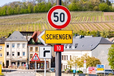 VOZAČI A I TRGOVINA U PROBLEMU Za mesec dana uvodi se novi sistem ulaska u Šengen zonu