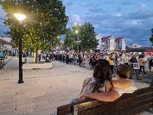 NAJLEPŠA FOTOGRAFIJA SA OKUPLJANJA GRAĐANA STIŽE IZ LESKOVCA:Ljubav i mir u prvom planu (FOTO)