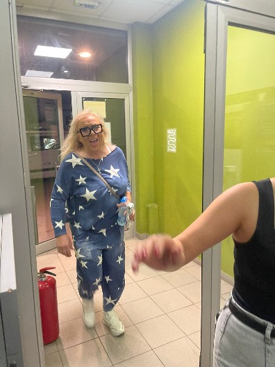 PRISUTNI ZANEMELI KADA SU JE UGLEDALI! Zorica Marković stigla u Šimanovce, ovo niko nije očekivao (FOTO)