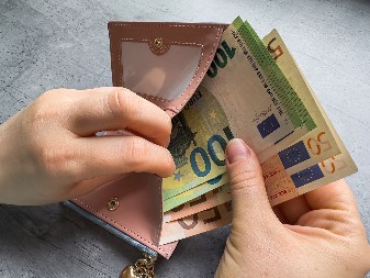 NOVAC STIŽE ZA 4 HOROSKOPSKA ZNAKA Evo ko će dobiti neočekivane pare do 23. septembra