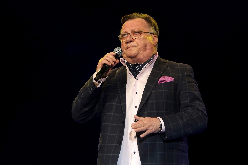 "MOŽEMO SAMO DA SE MOLIMO..." Oglasio se prijatelj Halida Bešlića, otkrio sa čime se sad suočava pevač