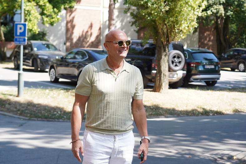 ŠTA ĆE DARA BUBAMARA REĆI? Mili stao pred kamere, pa o pevačici izustio samo jedno, niko nije očekivao njegove reči