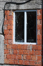 SRĐAN KRENUO DA UBIJE BRATA, A PRE ZLOČINA DIVLJAO PO SELU Razlupao komšiji prozore, pa nastavio dalje