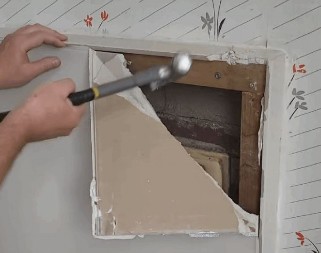 KRENULI DA RENOVIRAJU KUĆU IZ SNOVA Ono što su zatekli iza zida potpuno ih je zapanjilo