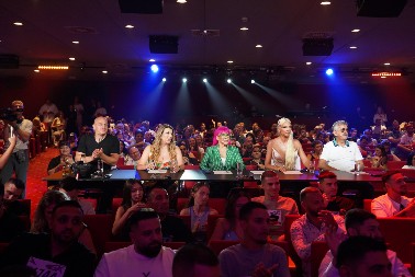 "ONAJ KOJI IH JE ANGAŽOVAO, ZNA ZAŠTO IH JE TU DOVEO" Pevačica bez dlake na jeziku o žiriju Pinkovih zvezda