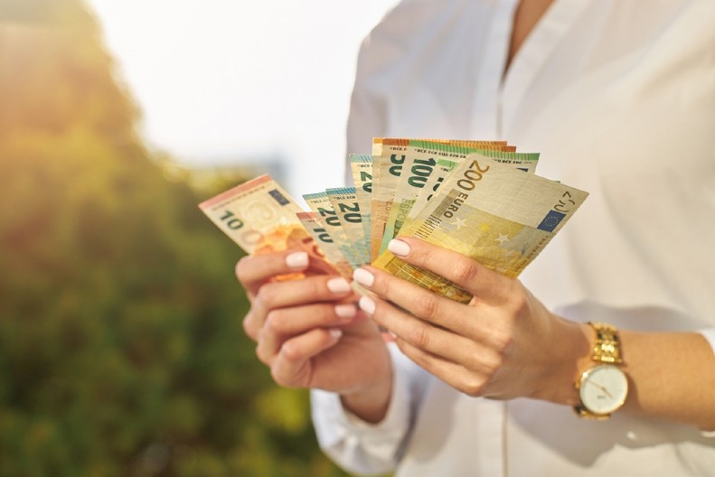 ZA 3 ZNAKA HOROSKOPA STIŽE BRDO PARA! Od danas dobijaju sve što požele, uspeh i moć su sada njihovi!