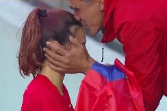 MOŽE LI JAČE OD OVOGA? Otac i ćerka, dovoljan je jedan pogled - emocija o kojoj će se dugo pričati (VIDEO)