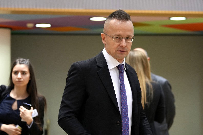 "BRISEL IH JE NEDALJAMA PODUČAVAO ŠTA DA KAŽU" Sijarto razvalio evropske zemlje: Mađarska neće učestvovati u tome