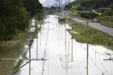 HAOS U ITALIJI! Kiša ispira Komo, pokrenula se klizišta, voda nadire!