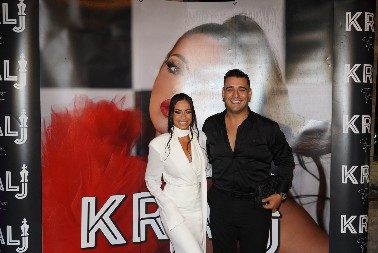 POZNATO ZDRAVSTVENO STANJE KATARINE LAZIĆ Mesto suvozača gde je sedela uništeno do neprepoznatljivosti, nju i Darka posle udesa razdvojili