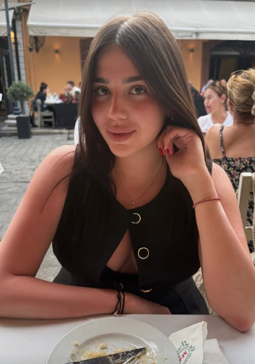 UNA ČOLIĆ SLAVI 24. ROĐENDAN Na adresu stigao poklon vredan 2.000 evra, svi se pitaju samo jedno (FOTO)