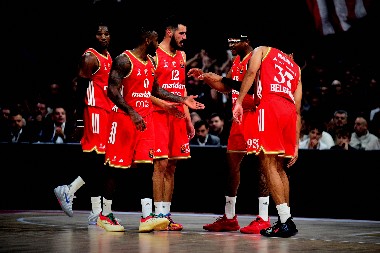 ZVEZDA NIJE USPELA DA SKINE DECENIJSKO PROKLETSTVO Zvezda protiv Bajerna ostala bez snage i rešenja za "snajpera" Obsta