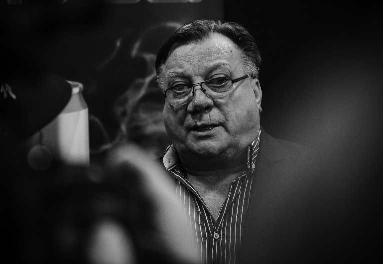 "SRCE HALIDA BEŠLIĆA JE PRESTALO DA KUCA..." Pevačica se tužnim rečima oprostila od kolege: "Hvala za svaku slomljenu čašu"