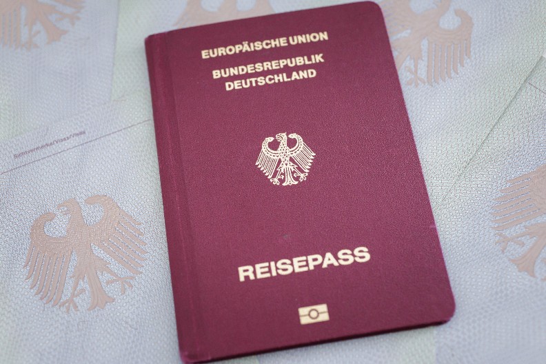 ŠOK POTEZ NEMACA! Poništili program UBRZANOG dobijanja državljanstva