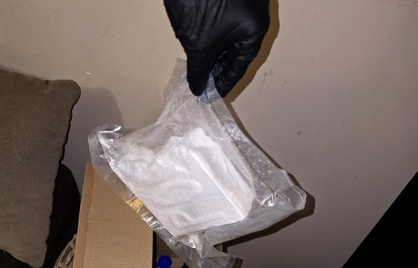 "PAO" VELIKI NARKO-DILER Pronađen kilogram kokaina, dvojica saradnika u bekstvu