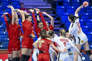 RUKOMETAŠICE SRBIJE U BORBI ZA PRVENSTVO EVROPE "Ne smemo nikoga da pot­ce­ni­mo, moramo da budemo na visini zadatka"