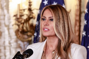 MELANIJA ŠOKIRALA PRISUTNE IZJAVOM: Održavam direktnu vezu sa Putinom (VIDEO)