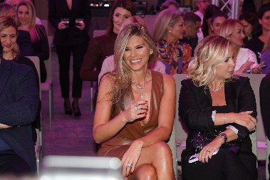 OVA MOĆNICA ĆE BITI KUMA MELINI GALIĆ! Modna kreatorka dobila prsten, stan i torbu od 80.000 evra!