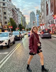 VODITELJKA RTS-A NAPUSTILA SRBIJU Objavila fotke iz Španije, samo torba na njoj skuplja od prosečne plate u Srbiji (FOTO)