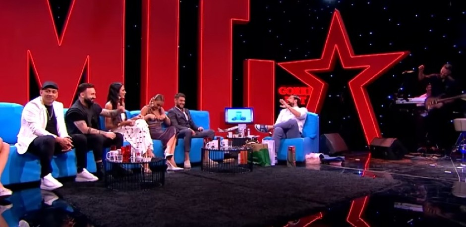 PEVAČ SA 5 GODINA STARIJOM DEVOJKOM ULAZI U ELITU! Sprema se haos u Beloj kući