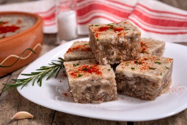 Bakin recept koji uspeva uvek – spremite tradicionalne slavske pihtije