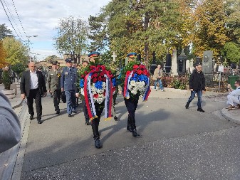 DOŠAO JE NA NOVO GROBLJE DA ISPRATI BIVŠEG TASTA Bio je u braku sa generalovom ćerkom Marijom, pa oženio naslednicu poznate voditeljke (VIDEO)