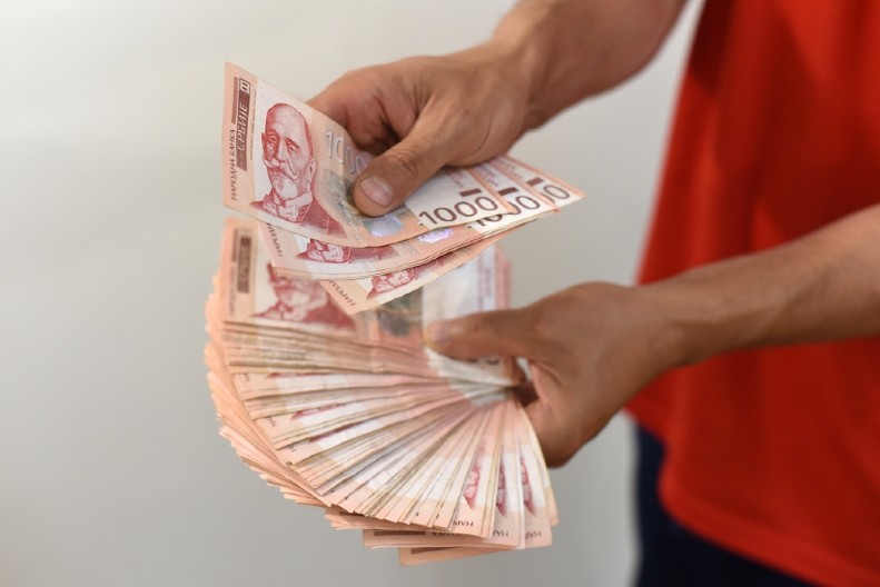 GRAĐANI, STIŽE JOŠ 15.000 DINARA BESPOVRATNE POMOĆI Evo kako možete da se prijavite, imate još 13 dana