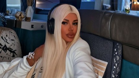 SVE VRVI OD LUKSUZA Dara Bubamara pokazala kako izgleda let u prvoj klasi, hrana kao iz restorana sa pet zvezdica! (FOTO/VIDEO)