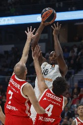 BOMBA NA POMOLU Evroligaš dovodi slavnog centra da gasi požar