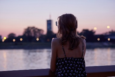 JELENA IZ BEOGRADA PRODALA AJFON ZA 900 €, NIJE ZNALA KAKVA JE AGONIJA ČEKA: Sada traži muškarca sa snimka