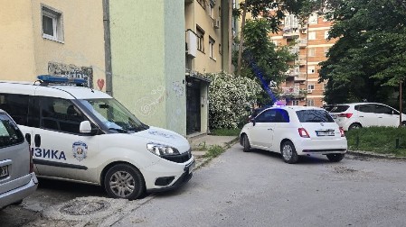 ODREĐEN PRITVOR MAJCI KOJA JE OSTAVILA BEBU DA UMRE Novorođenče preminulo od hladnoće na travnjaku